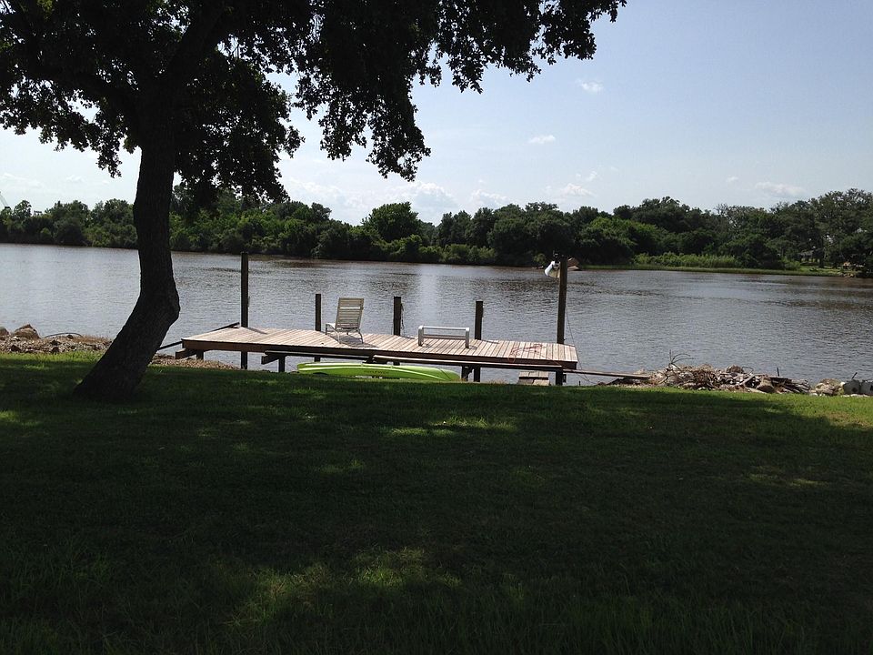 Fishing dock on the Gulf intracoastal waterway