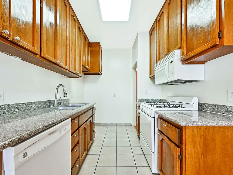 6709 Woodley Ave #109 — Photo 2