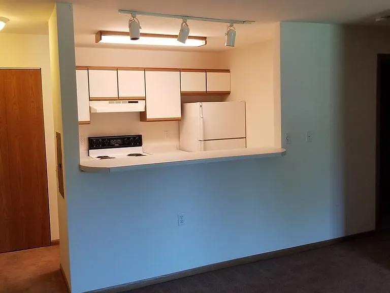 Pine Ridge Apartments — Photo 4