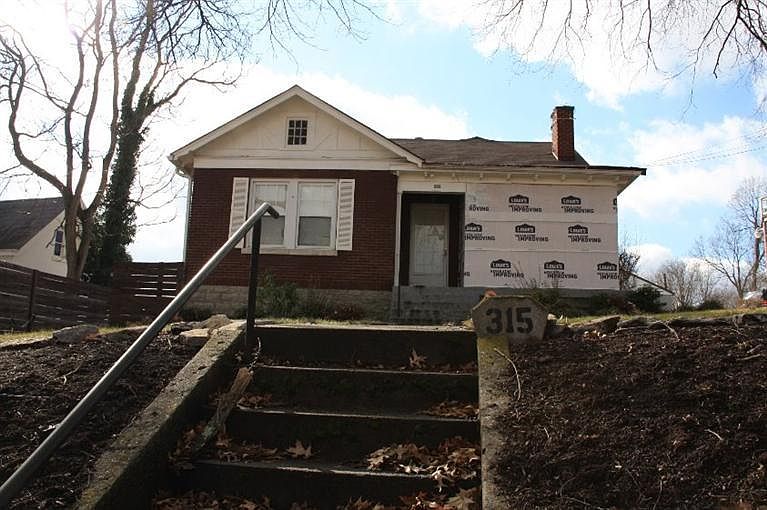 1st image of 315 W 7th St