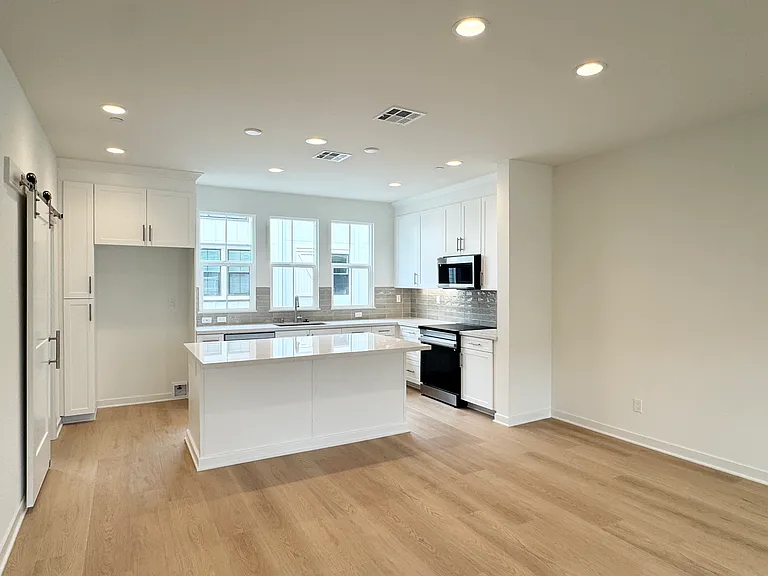 2554 Delphinium Ln — Photo 14