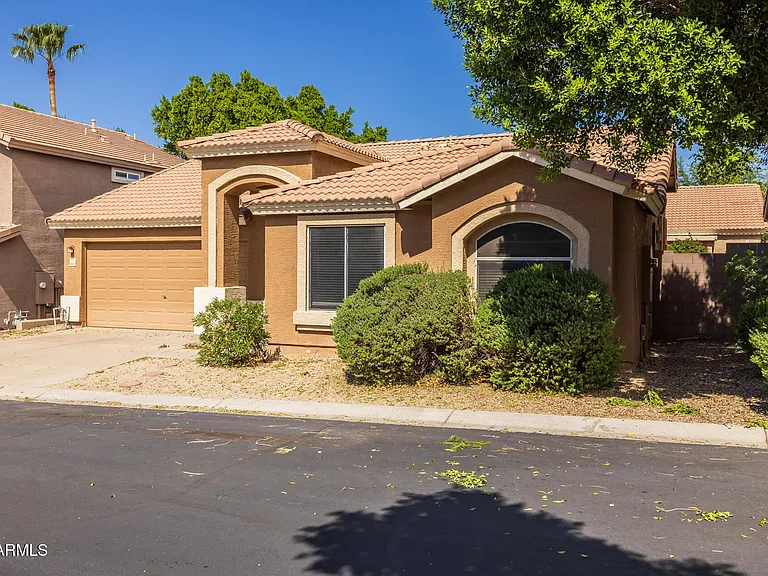 6640 E Russell St — Photo 2
