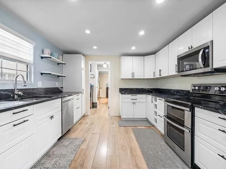 353 E Lakewood Rd — Photo 3