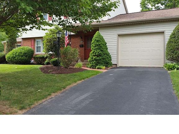 4th image of 951 Poplar St