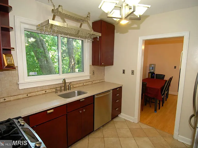 2036 N Cleveland St — Photo 4