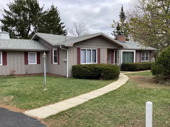 116 W South St, Weyauwega, WI 54983
