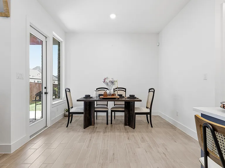 1528 Sandhill Ln — Photo 11