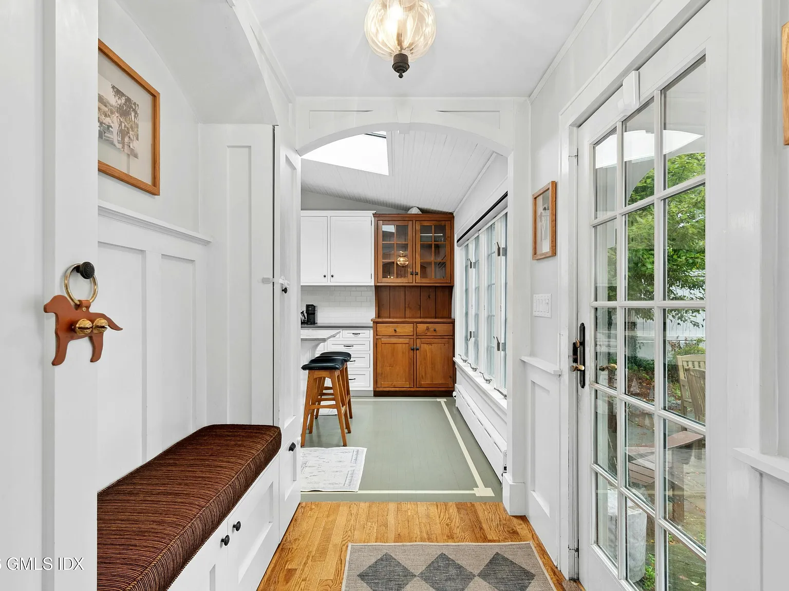 3 bed, 1.5 bath, 1620 sqft, $8,600 — Photo 2