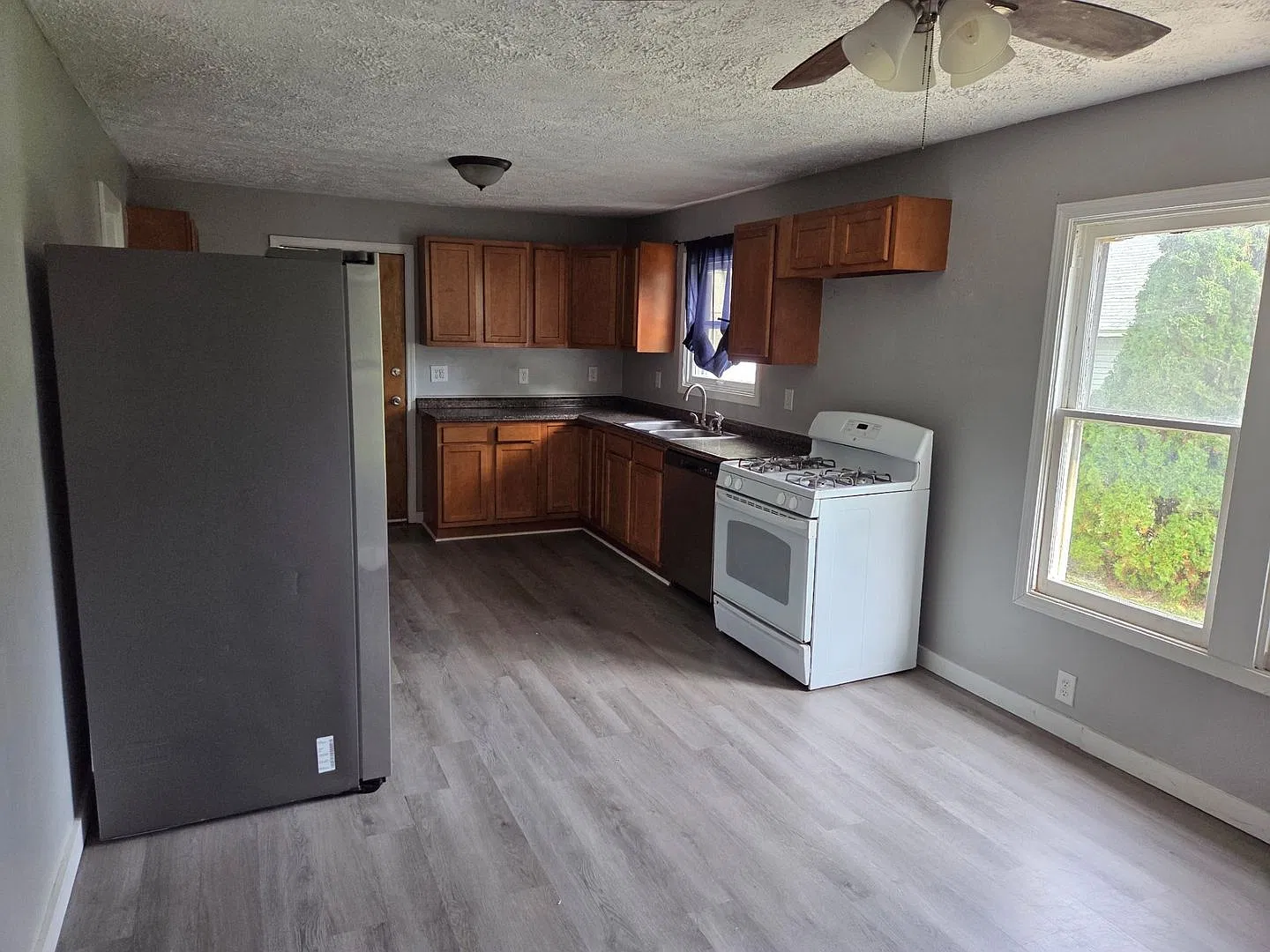 3 Bedroom Single Family House at 303 Melrose Dr — Photo 2