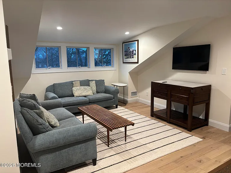 802 7th Ave — Photo 3