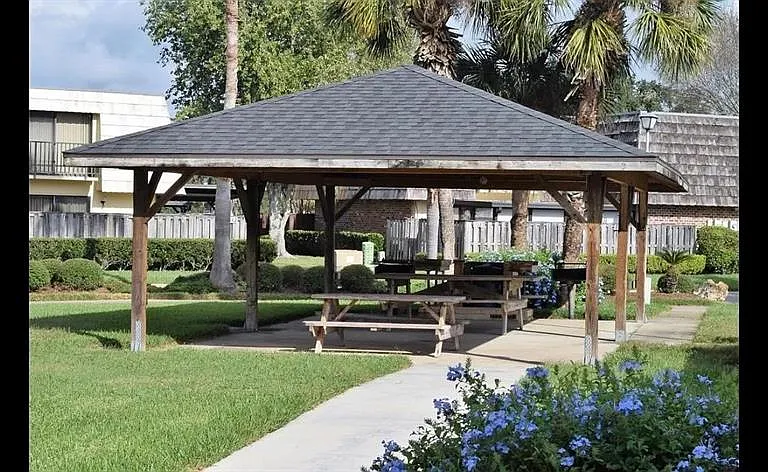 2949 Poplar Ave — Photo 22