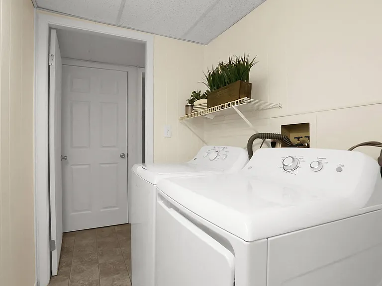 Woodland Park Apartments — Photo 18