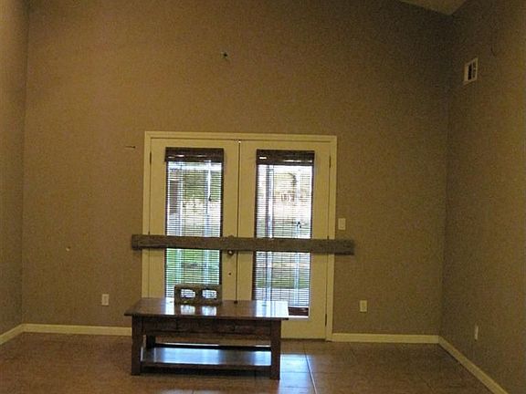 5th image of 427 N Lillian Ave