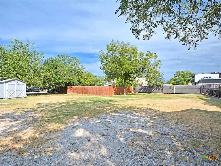 268 E Mill St — Photo 30