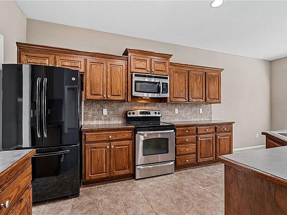 3rd image of 21871 W 116th Pl