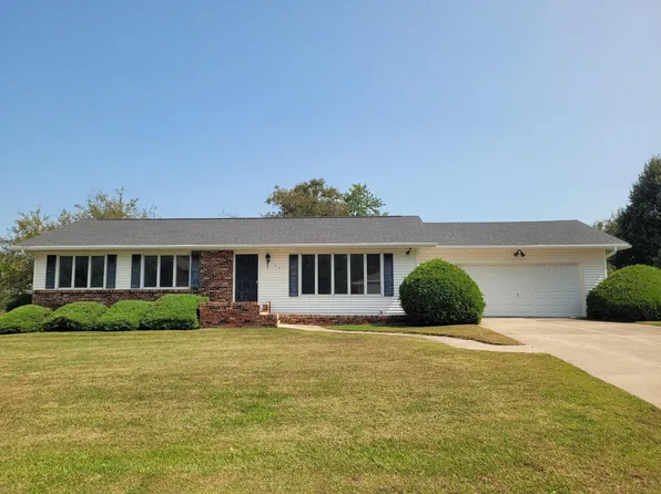 13 Hillside Dr E, Oelwein, IA 50662