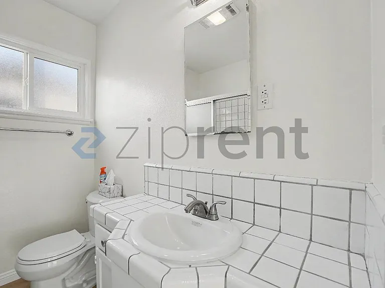10916 Noble Ave — Photo 15