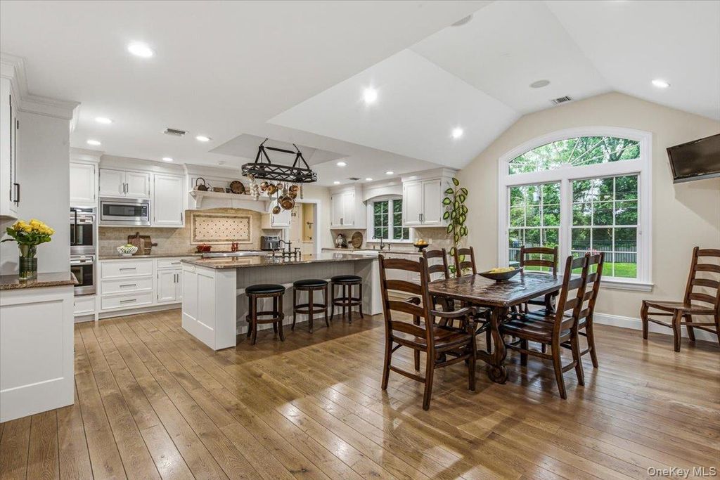 30 Woodland Road, Roslyn, NY - View 6