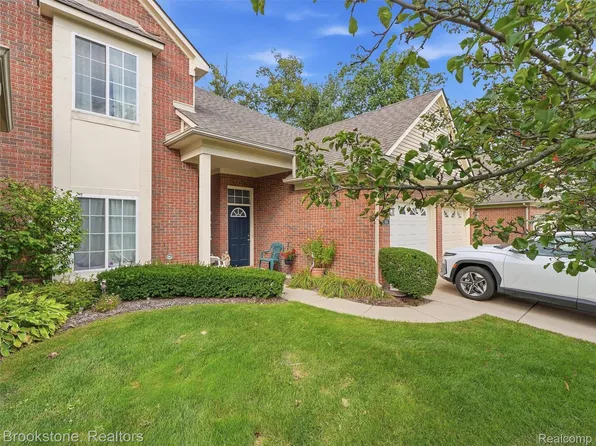 3497 Eagle Creek Dr, Shelby Township, MI 48317