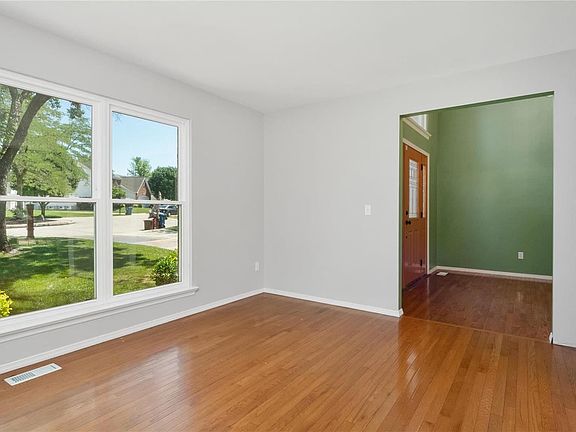 5th image of 9826 Grantview Forest Dr