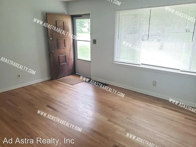 9203 Vaughn Ave — Photo 7