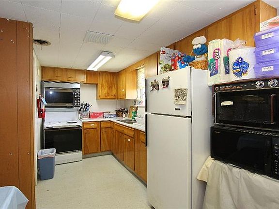 2nd image of 2382 Kennedy Ave