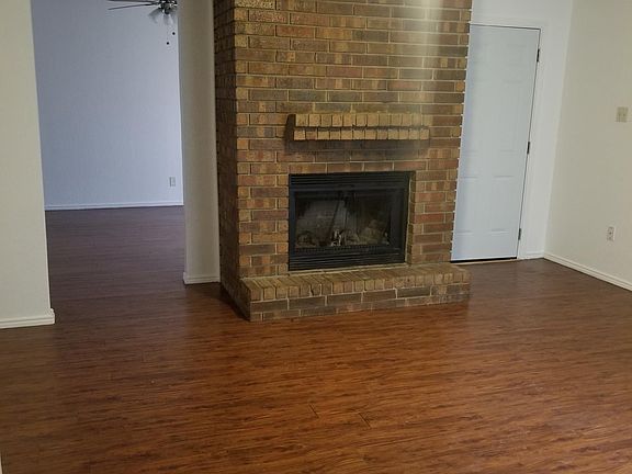 2nd image of 27 Shady Valley Ct