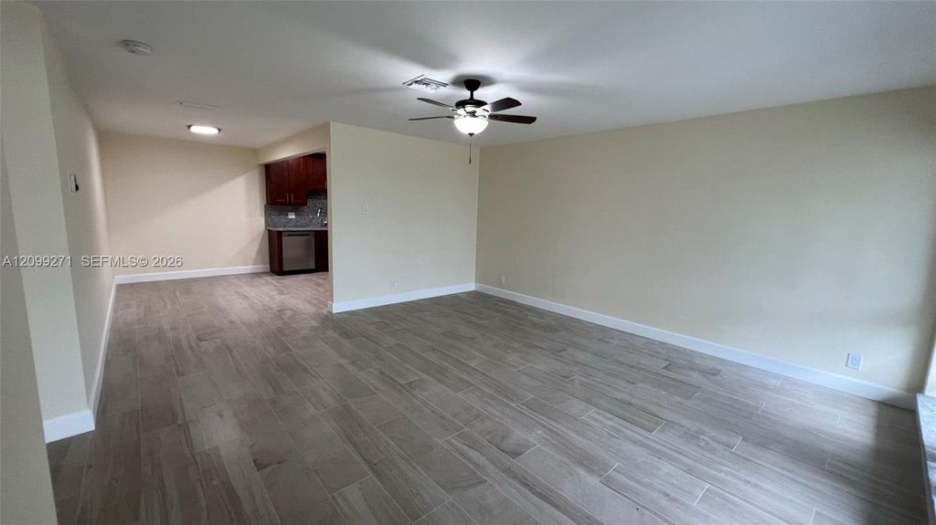 2561 NE 10th Ct #2561, photo 9