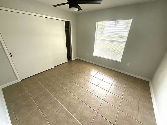 4th image of 610 SE 13th Ct APT A