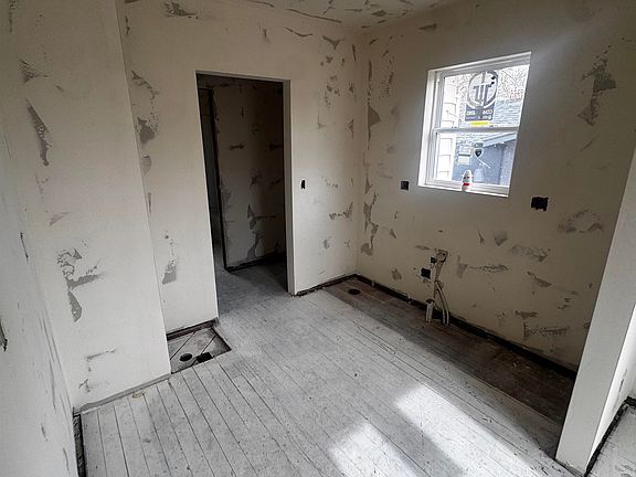 4th image of 307 E Walnut St