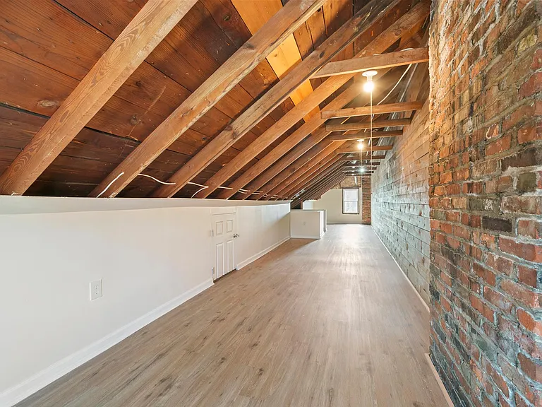 685 E Whittier St — Photo 23