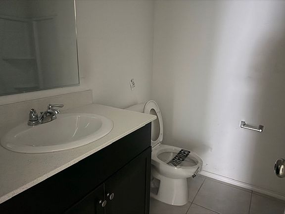 4th image of 325 Carthage Dr