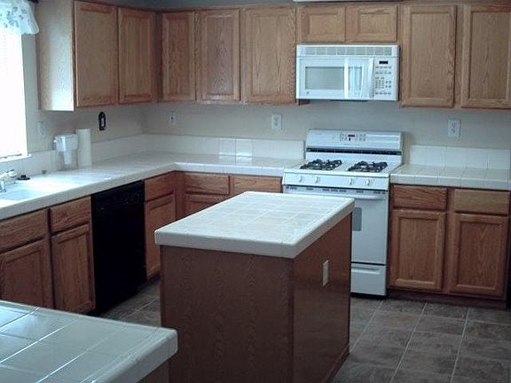 2nd image of 1917 Hillock Ct