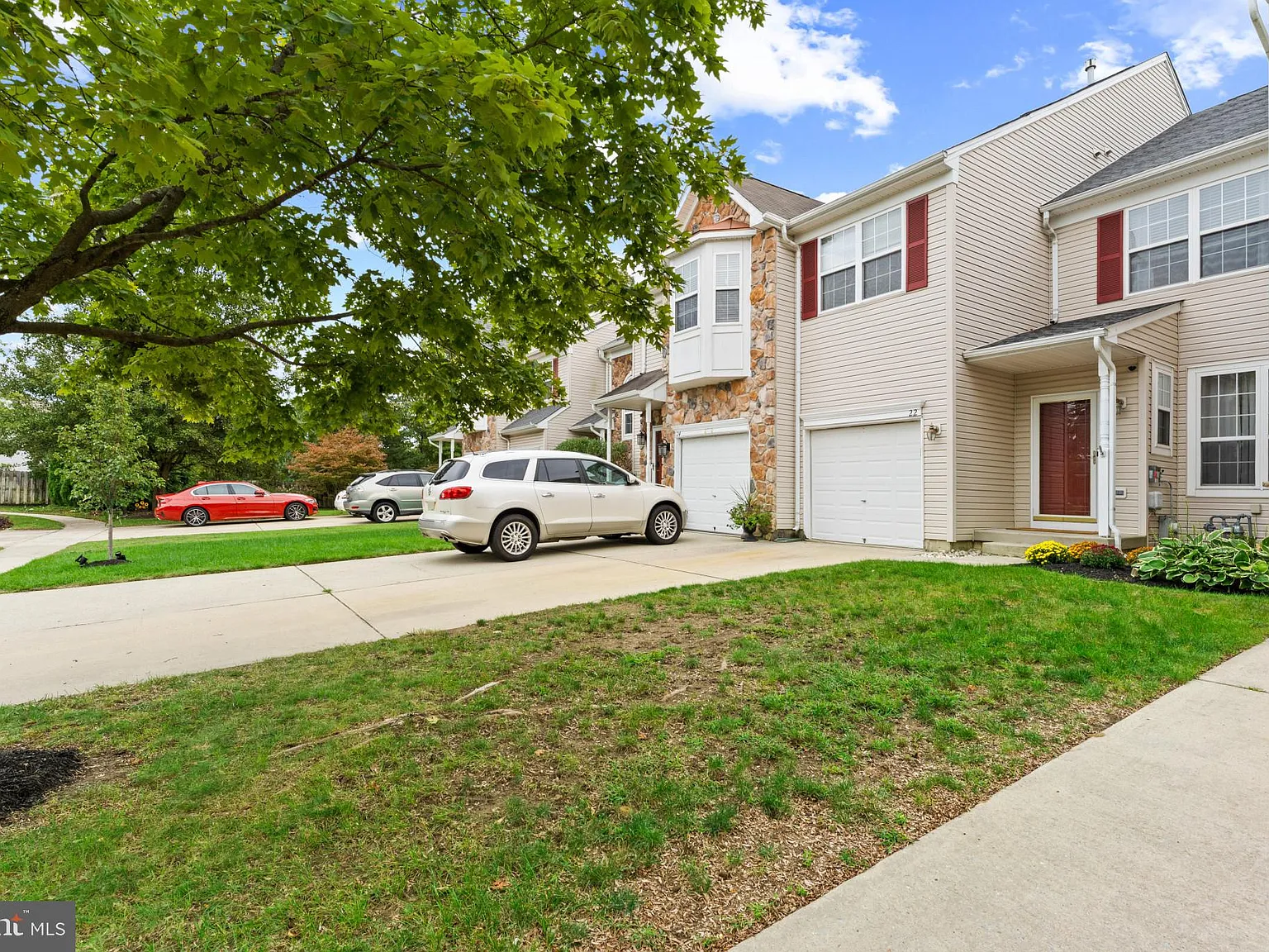 3 bed, 2.5 bath, 1776 sqft, $3,000 — Photo 2