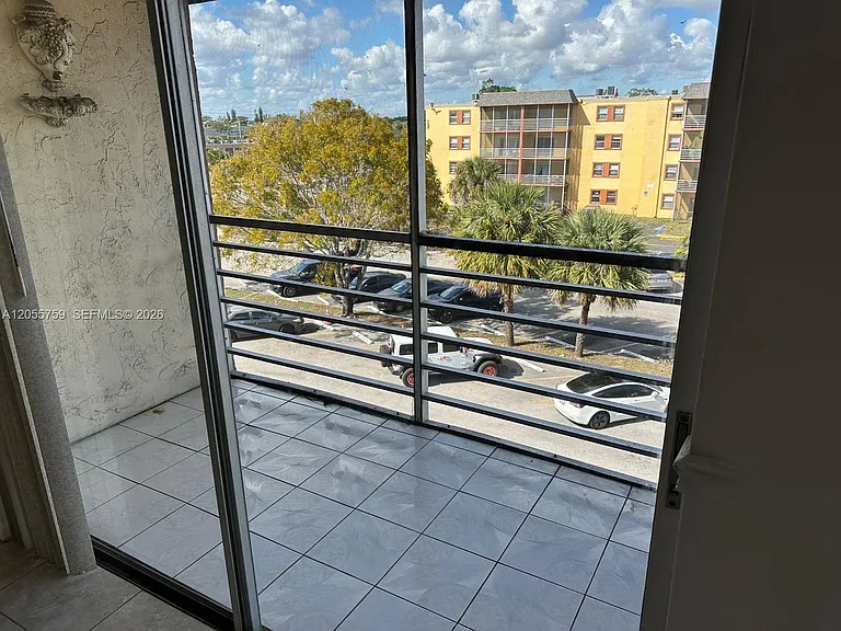 2800 NW 56th Ave #B403 — Photo 2