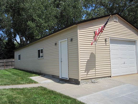 5th image of 11411 Westmont Dr