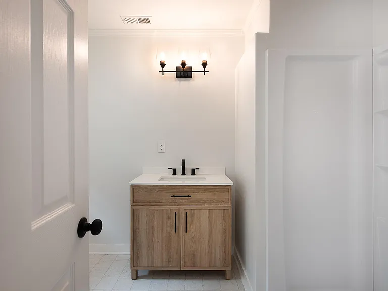 605 Bonham Ave — Photo 10