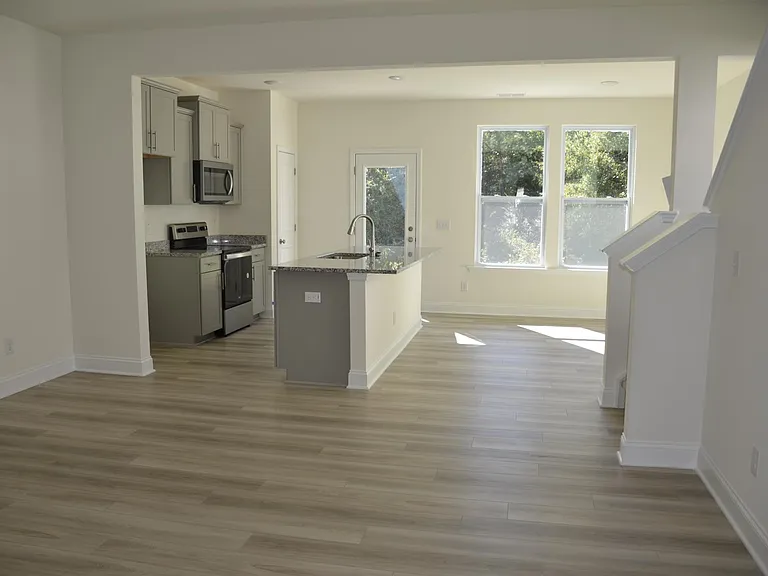 743 Ridge Cliff Ln — Photo 7