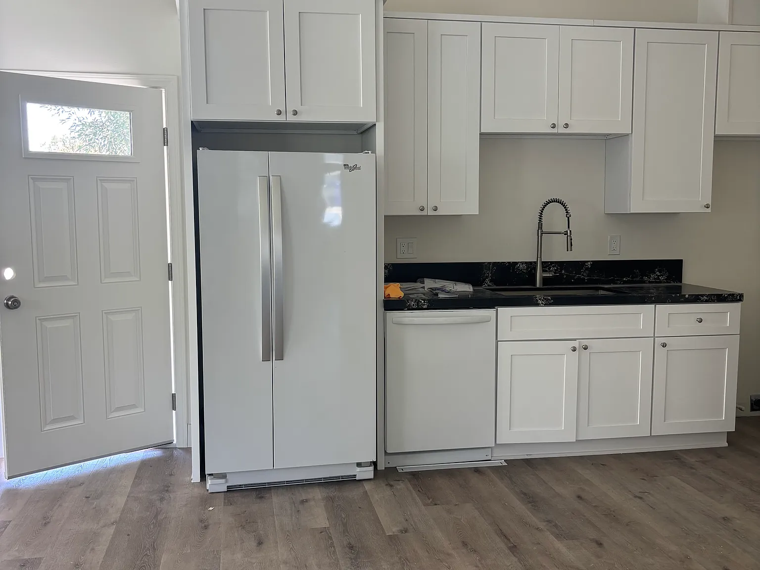 2 bed, 892 sqft, $2,300 — Photo 2