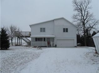 919 3rd St S, Coggon, IA 52218