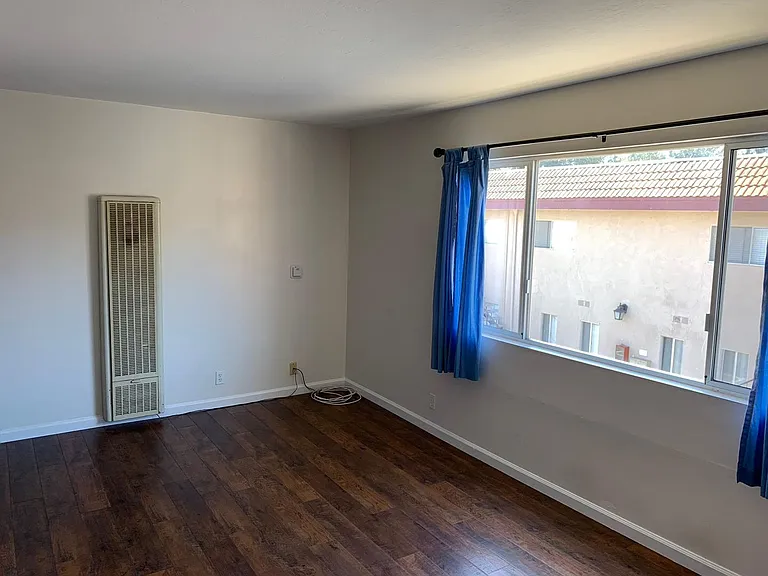 420 Ellwood Beach Dr — Photo 4