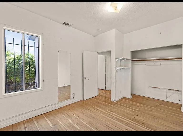 2422 E 24th St #2422 — Photo 11