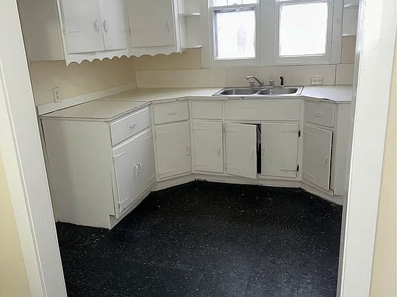 4th image of 102 Fairview Ave