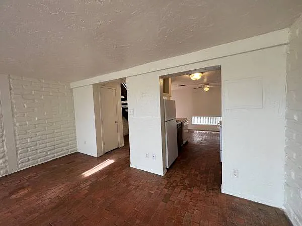 Spacious, 2-Story 1 Bedroom Loft Apartment in Nob Hill — Photo 7