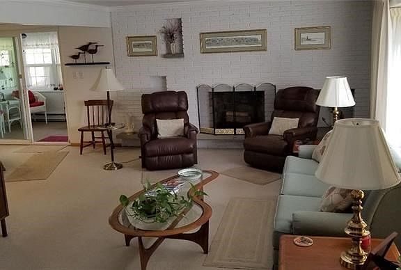 3rd image of 810 Brookview Dr