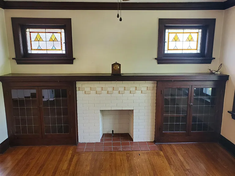 5038 Winona Ave — Photo 1