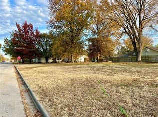 245 N Lynn St, Nevada, MO 64772