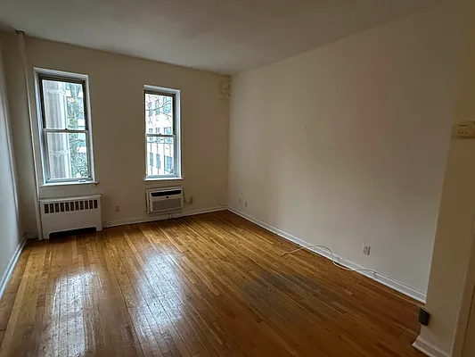 Rented by Eric Goodman Realty Corp | media 7
