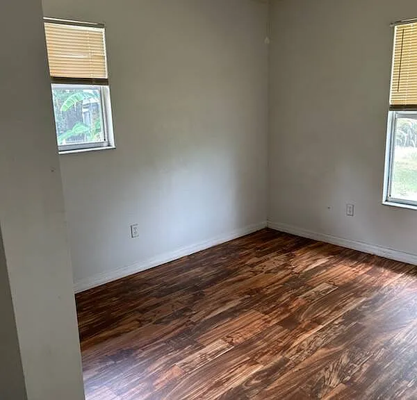 1406 Crossview St — Photo 7