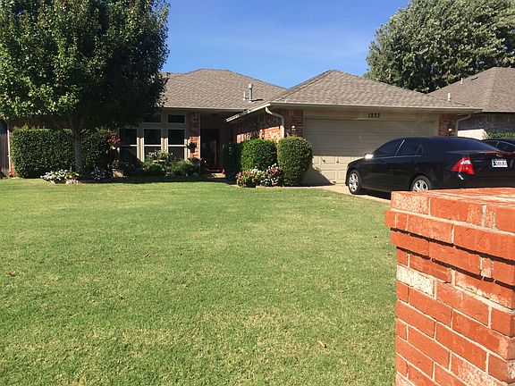 2nd image of 1233 Edinburg Dr